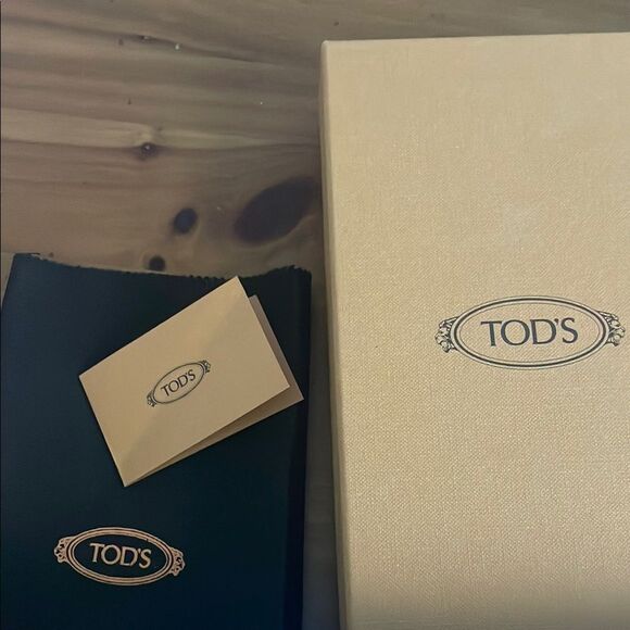 Tod's Blue Leather Wallet with Silver Clasp - Picture 3 of 11